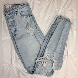 Abercrombie & Fitch High Rise Distressed Mom Jean in Light Wash Size 25